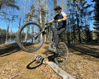 Boka kurs för e-mtb cyklister. Mountainbike kurs med coach.